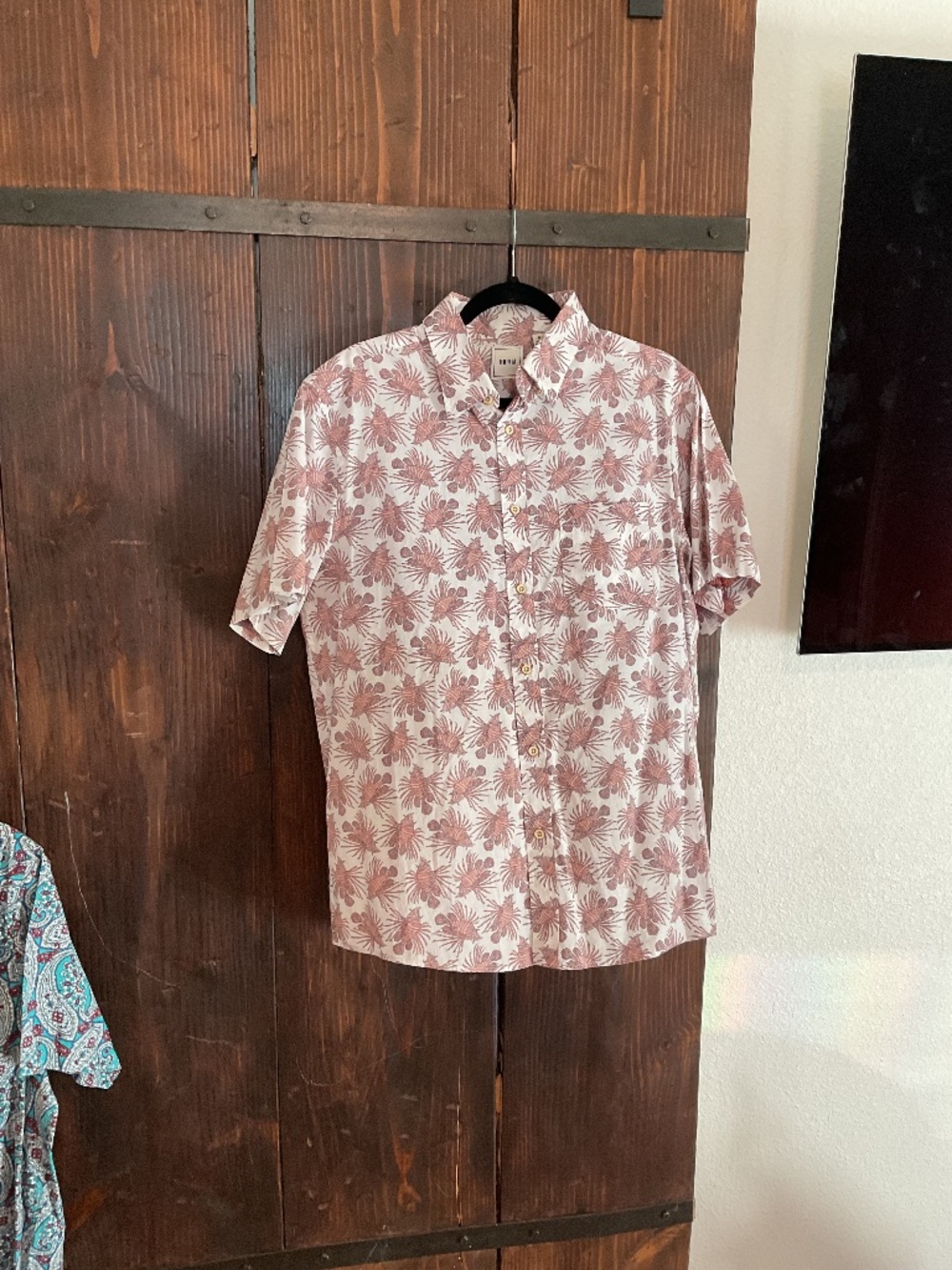 Rowm lion fish men’s shirt medium